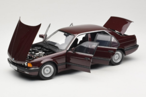 BMW 730i E32 Red Metallic Minichamps 1:18 100023001 Fém – 2. kép a 8-ből