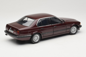 BMW 730i E32 Red Metallic Minichamps 1:18 100023001 Fém – 3. kép a 8-ből