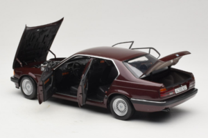 BMW 730i E32 Red Metallic Minichamps 1:18 100023001 Fém – 5. kép a 8-ből