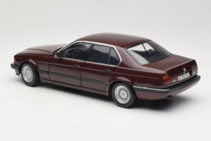 BMW 730i E32 Red Metallic Minichamps 1:18 100023001 Fém – 7. kép a 8-ből