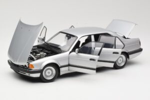 BMW 730i E32 Ezüst Minichamps 1:18 100023000 Fém – 2. kép a 8-ből