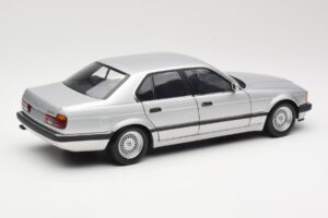 BMW 730i E32 Ezüst Minichamps 1:18 100023000 Fém – 3. kép a 8-ből