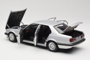 BMW 730i E32 Ezüst Minichamps 1:18 100023000 Fém – 5. kép a 8-ből