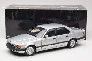 BMW 730i E32 Ezüst Minichamps 1:18 100023000 Fém – 8. kép a 8-ből