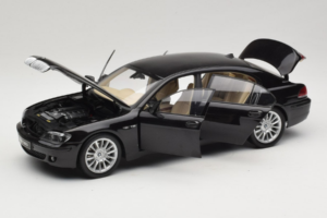 BMW 760Li E66 Individual Fekete Kyosho 1:18 08573RB Fém – 2. kép a 8-ből