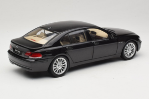 BMW 760Li E66 Individual Fekete Kyosho 1:18 08573RB Fém – 3. kép a 8-ből