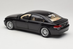 BMW 760Li E66 Individual Fekete Kyosho 1:18 08573RB Fém – 7. kép a 8-ből