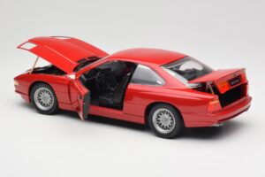 BMW 850Ci E31 Brilliant Red Revell 1:18 8827 Fém – 5. kép a 8-ből