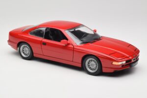 BMW 850Ci E31 Brilliant Red Revell 1:18 8827 Fém – 6. kép a 8-ből