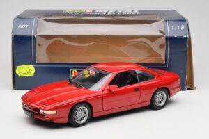 BMW 850Ci E31 Brilliant Red Revell 1:18 8827 Fém – 8. kép a 8-ből