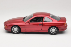 BMW 850i E31 Piros Tchibo 1:18 36157 Fém – 4. kép a 8-ből