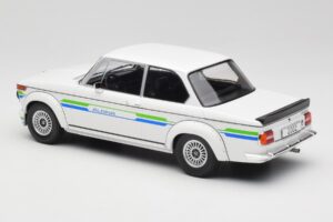 BMW Alpina 2002 E10 Turbo Fehér MCG 1:18 MCG18409-R Fém – 5. kép a 6-ből