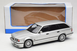 BMW Alpina B10 E34 4.6 Touring Ezüst MCG 1:18 MCG18332MCW Fém – 6. kép a 6-ből