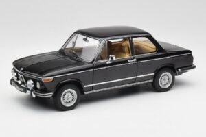 BMW 2002 L E10 Fekete AUTOart 1:18 70603 Fém