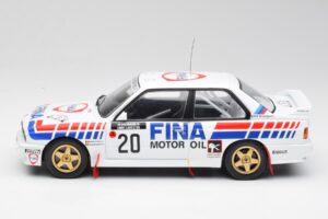 BMW E30 M3 #20 M. Duez / A. Lopes 1000 Lakes Rally 1989 IXO 1:18 18RMC132 Fém – 3. kép a 6-ből