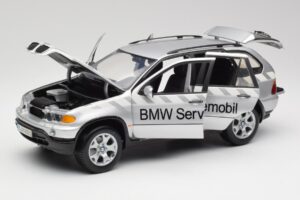 BMW X5 E53 3.0d Service Mobil Kyosho 1:18 80430305646 Fém – 2. kép a 8-ből
