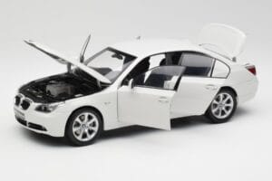 BMW E60 545i Alpine Fehér Kyosho 1:18 08591W Fém – 2. kép a 8-ből