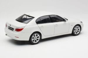 BMW E60 545i Alpine Fehér Kyosho 1:18 08591W Fém – 3. kép a 8-ből