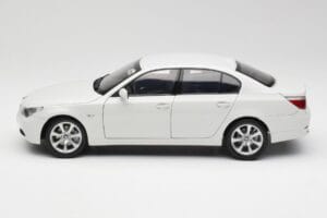 BMW E60 545i Alpine Fehér Kyosho 1:18 08591W Fém – 4. kép a 8-ből
