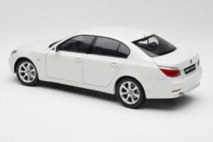 BMW E60 545i Alpine Fehér Kyosho 1:18 08591W Fém – 7. kép a 8-ből