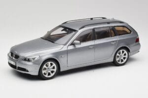 BMW 545i E61 Touring Világosszürke Kyosho 1:18 80430308414 Fém
