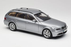BMW 545i E61 Touring Világosszürke Kyosho 1:18 80430308414 Fém – 6. kép a 8-ből