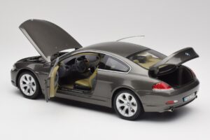 BMW 6 E63 Coupe Világos Bronz Kyosho 1:18 80430153283 Fém – 5. kép a 8-ből