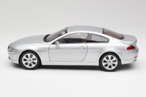 BMW 645Ci E63 Ezüst Kyosho 1:18 80430153285 Fém – 4. kép a 8-ből