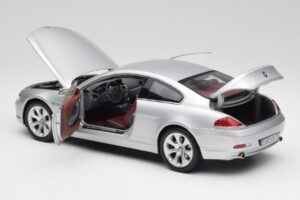 BMW 645Ci E63 Ezüst Kyosho 1:18 80430153285 Fém – 5. kép a 8-ből