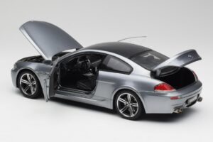 BMW M6 E63 Silver Szürke Kyosho 1:18 08703GR Fém – 5. kép a 8-ből
