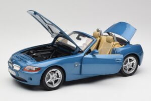 BMW Z4 E85 Maldives Blue Bburago 1:18 34046BLUE Fém – 2. kép a 8-ből