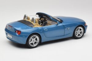 BMW Z4 E85 Maldives Blue Bburago 1:18 34046BLUE Fém – 3. kép a 8-ből