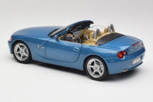 BMW Z4 E85 Maldives Blue Bburago 1:18 34046BLUE Fém – 7. kép a 8-ből