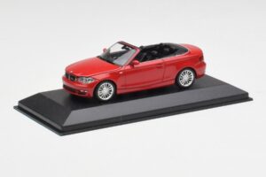 BMW 1-es E88 Kabrió Karmazsinpiros Minichamps 1:43 431026230 Fém – 2. kép a 5-ből