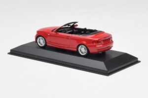 BMW 1-es E88 Kabrió Karmazsinpiros Minichamps 1:43 431026230 Fém – 3. kép a 5-ből
