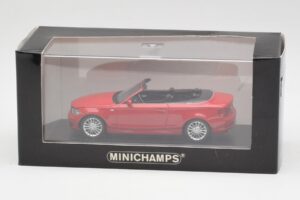 BMW 1-es E88 Kabrió Karmazsinpiros Minichamps 1:43 431026230 Fém – 4. kép a 5-ből