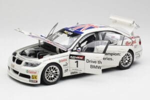 BMW E90 320si #1 A. Priaulx WTCC Champion 2006 Kyosho 1:18 80430429067 Fém – 2. kép a 8-ből