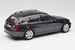 BMW 330i E91 Touring Sötétszürke Kyosho 1:18 80430394360 Fém – 3. kép a 8-ből