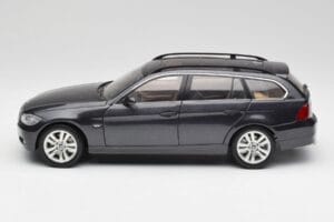 BMW 330i E91 Touring Sötétszürke Kyosho 1:18 80430394360 Fém – 4. kép a 8-ből
