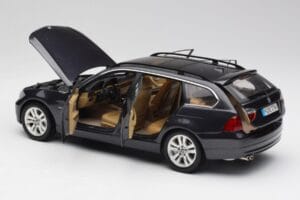 BMW 330i E91 Touring Sötétszürke Kyosho 1:18 80430394360 Fém – 5. kép a 8-ből