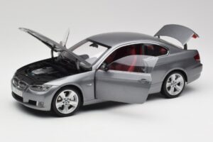 BMW 330i E92 Coupe Szürke Metál Kyosho 1:18 80430407220 Fém – 2. kép a 8-ből