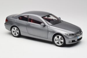 BMW 330i E92 Coupe Szürke Metál Kyosho 1:18 80430407220 Fém – 6. kép a 8-ből
