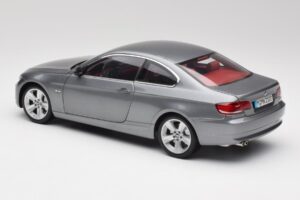 BMW 330i E92 Coupe Szürke Metál Kyosho 1:18 80430407220 Fém – 7. kép a 8-ből