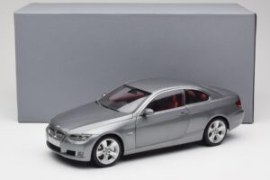 BMW 330i E92 Coupe Szürke Metál Kyosho 1:18 80430407220 Fém – 8. kép a 8-ből