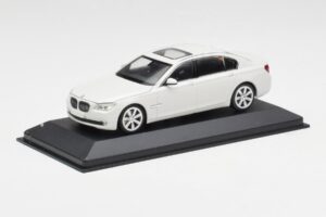 BMW 750Li F02 Fehér Minichamps 1:43 80420445201 Fém – 2. kép a 5-ből