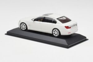 BMW 750Li F02 Fehér Minichamps 1:43 80420445201 Fém – 3. kép a 5-ből