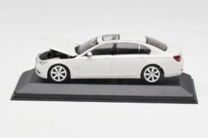 BMW 750Li F02 Fehér Minichamps 1:43 80420445201 Fém – 4. kép a 5-ből