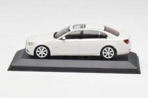 BMW 750Li F02 Fehér Minichamps 1:43 80420445201 Fém