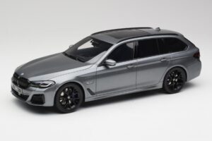 BMW G61 530e M Sport Touring Mineral Szürke GT Spirit 1:18 GT485 Gyanta