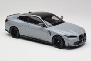 BMW M4 G82 Brooklyn Szürke Minichamps 1:18 155020124 Fém – 4. kép a 6-ből